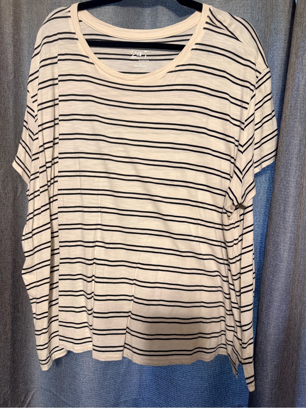 Relaxed Scoop Neck Striped Tee in Cream and Black